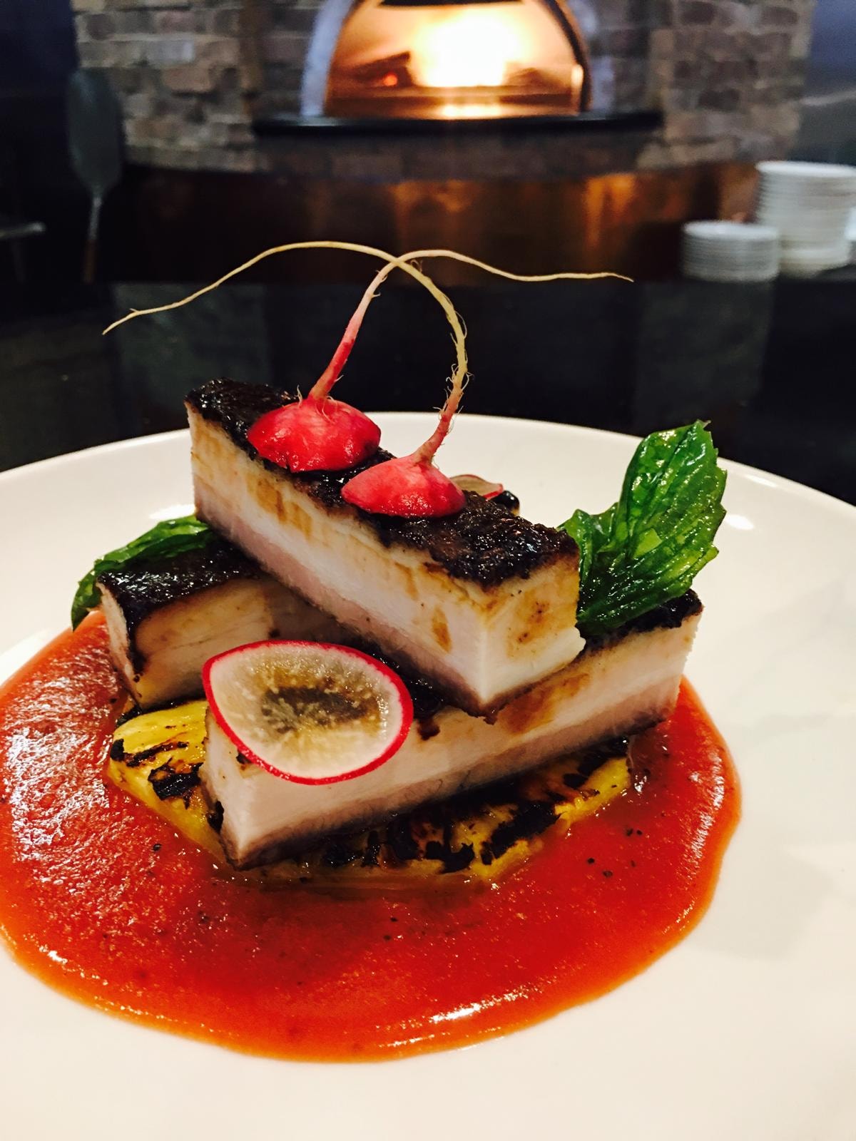 Pork belly rostizado con guayaba y chile habanero